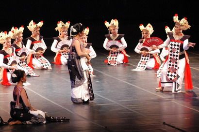 The fusion of Bedaya Ketawang and Legong Calonarang