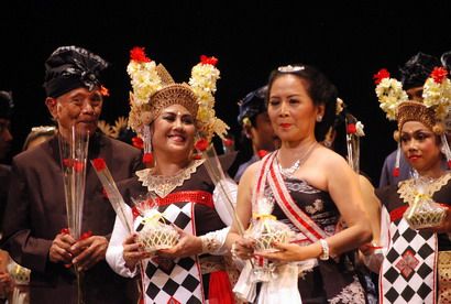 The fusion of Bedaya Ketawang and Legong Calonarang