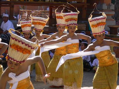 rejang dance