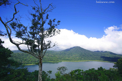 lake-view-of-tamblingan
